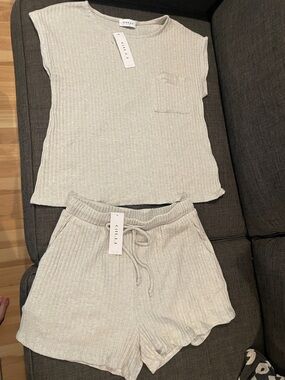 NWT Gilli Ribbed Knit Lounge Top & Shorts Set - Light Gray